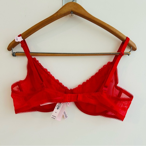 ❤️ VS Red Lace Bra, 38C NWT ❤️ - Picture 6 of 9